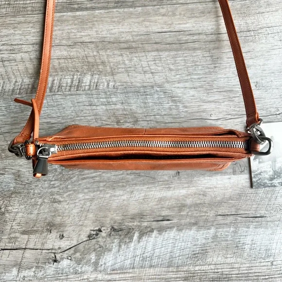 NWT HOBO Convertible Crossbody Clutch - Picture 15 of 16